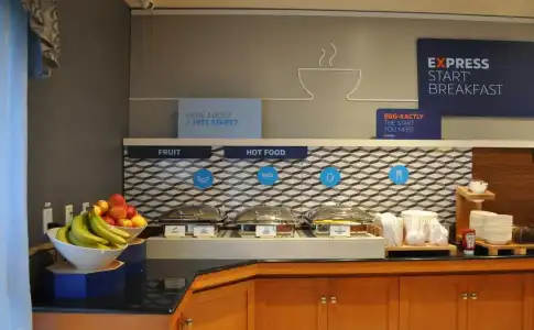 Holiday Inn Express & Suites Calgary S-Macleod Trail S by IHG - 30