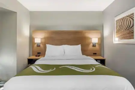Days Inn by Wyndham San Antonio Downtown - 25