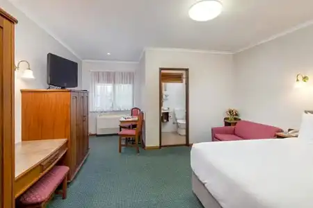 Adelaide Inn - 76