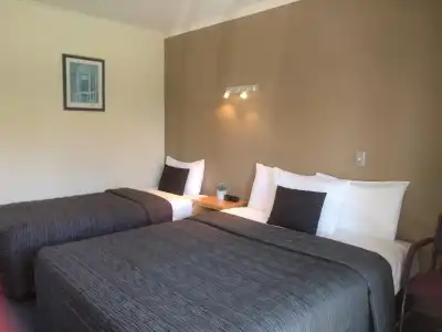Stadium Motel - 8