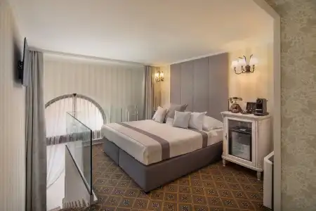 Mystery Budapest, Preferreds & Resorts - 3