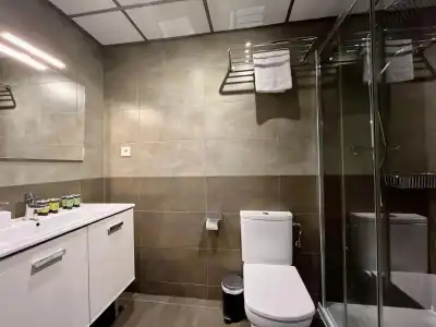 Feelathome Plaza Apartments - 8