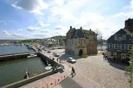 Best Western Le Cheval Blanc - Vieux Port - 61