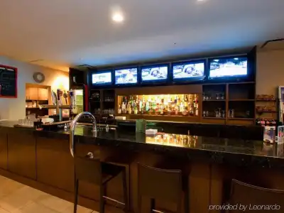 Holiday Inn Vancouver-Centre - 7
