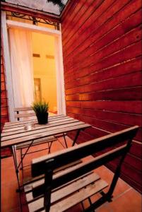 Hostal Live Barcelona - 54