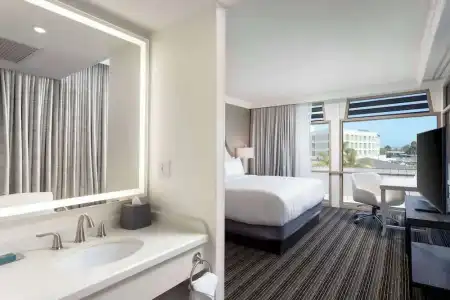 DoubleTree by Hilton San Diego Bayside - 128