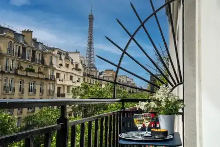 Le Cercle Tour Eiffel - 68