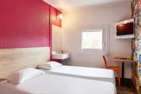 B&B Hôtel Chartres le Forum - 1