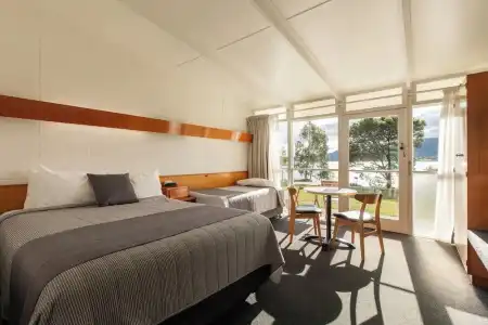 Riverfront Motel & Restaurant - 37