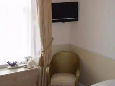 Highfield Guest House - 4
