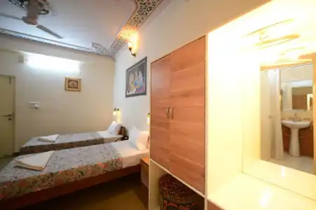 Chitra Katha - A Story Per Stay - 182