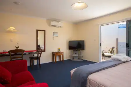 Middle Park Motel - 5