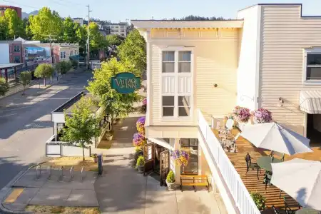 Fairhaven Village Inn - 20