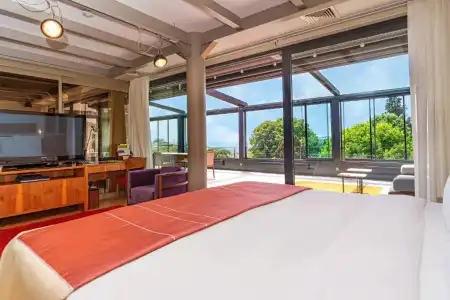 Tomtom Suites - 66