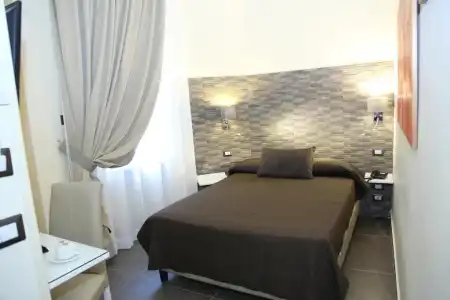 Piazza Carità - 86