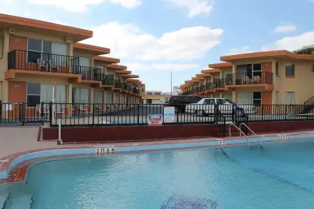 Grand Prix Motel on the Beach - 13