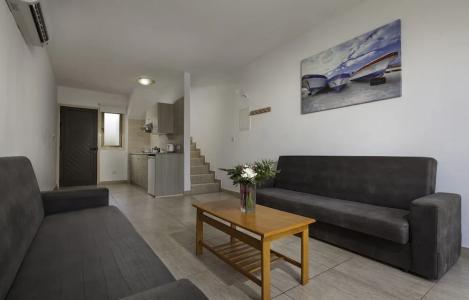 Penelope Beach Apts - 34