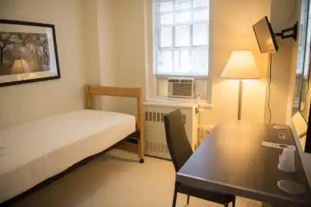 West Side YMCA Hostel - 38