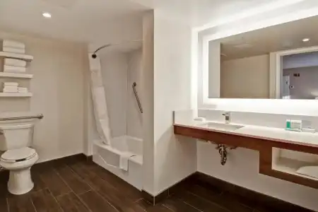 Hampton Inn & Suites by Hilton Calgary-Airport - 38