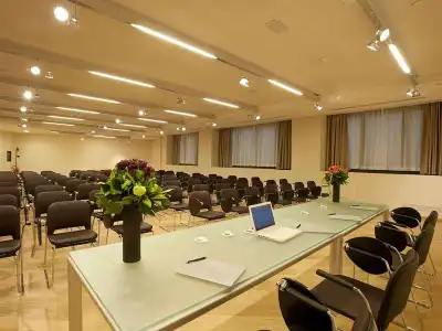 Best Western Plus The Hub - 20