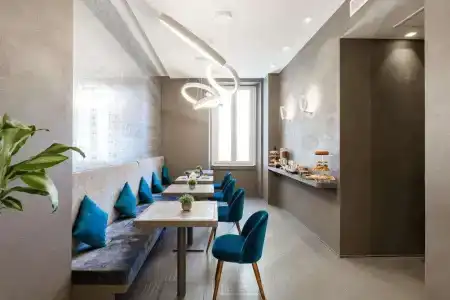 A World Aparts - Barberini Boutique - 10