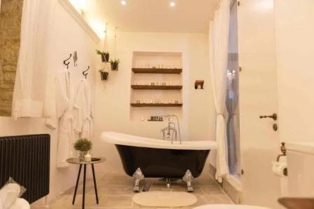 Oinou Strata - Adults Only - 36