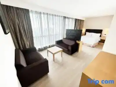 Holiday Inn Express City Center - 32