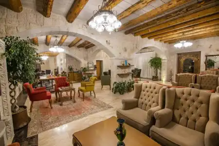 Hera Cave Suites - 1