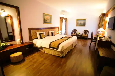 Royal Saigon - 12