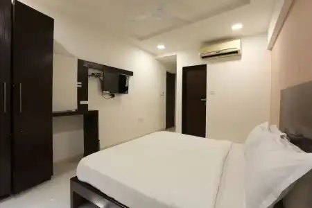 Kamran Residency - Near US Embassy - 45