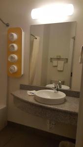 SureStay Plus By Best Western Niagara Falls East - 9