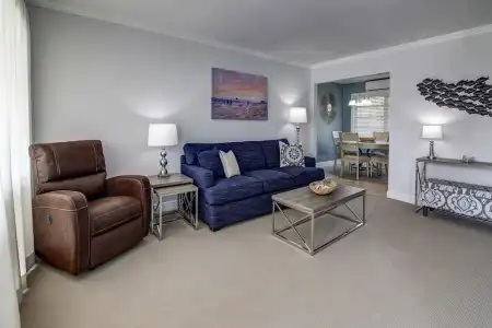 May-Dee Suites - 31