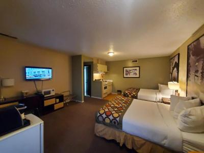 Super 8 by Wyndham Duncan - 29