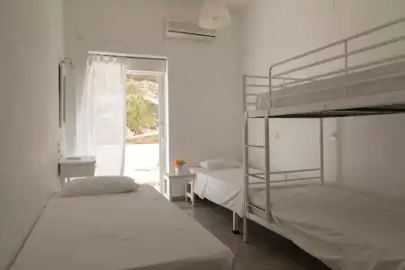 Armadoros / Ios Backpackers - 23
