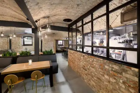 Ferenc & Restaurant - 21