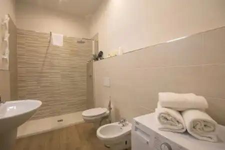 Regis Condo - 195