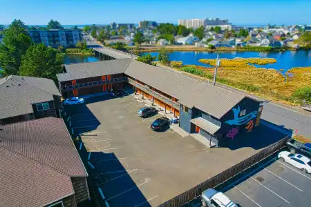 Coast River Inn by OYO Seaside - 23