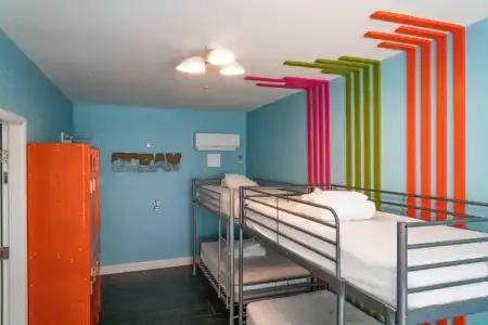 Beds n' Drinks Hostel - 30