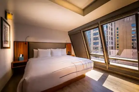 La Quinta Inn & Suites by Wyndham Times Square South - 23