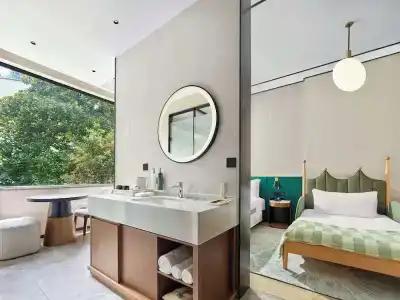 Hilton Garden Inn West Lake - 42