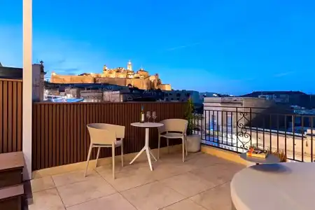 The Duke Boutique - 187