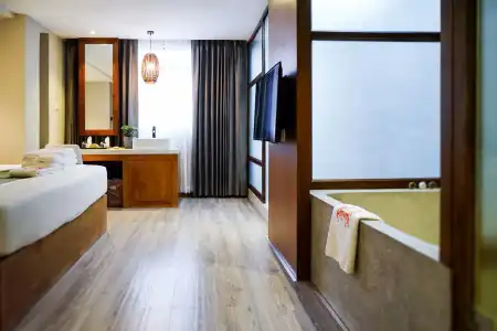 Monivong Clover - 16