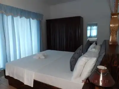 Divers Lodge Guest House - 4