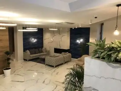 Silver 39 Corner - 46