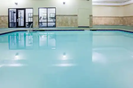 Holiday Inn Express CEDAR RAPIDS - 14