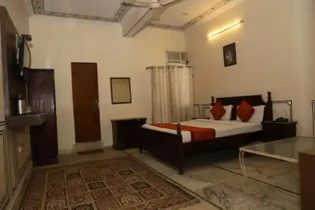 Raghuraj Palace - 63