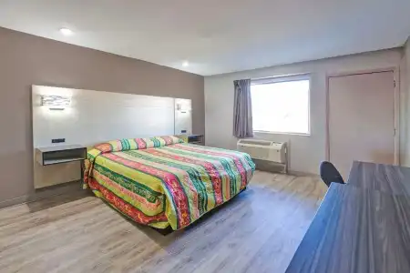 Super 7 Inn Dallas Near Duncanville - 69