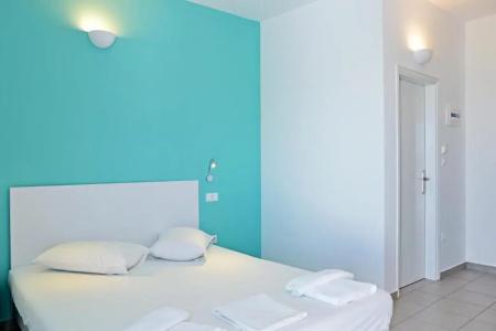 Hillside Studios & Apartments - 38