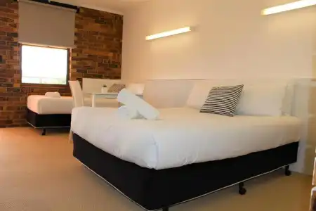 Camden Motor Inn - 74