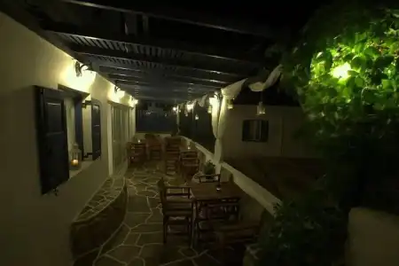 Aphrodite & Apartments - 14